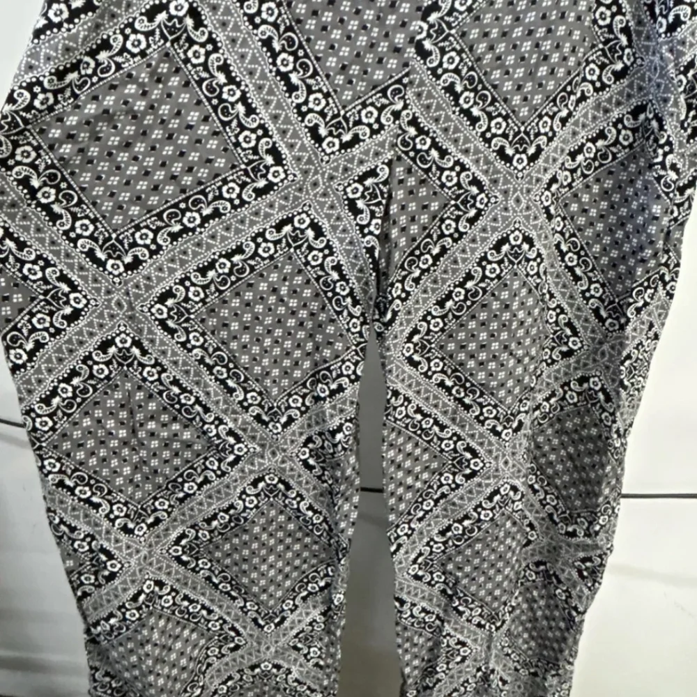 C & C California Printed Tiered Loose Wide Leg Jumpsuit Size L NWT MSRP $108 - Picture 5 of 9